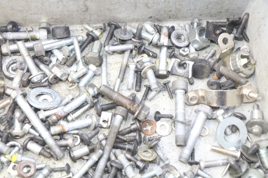 photo de SACO DE PARAFUSOS E FIXADORES PIAGGIO MP3 500 (2011 - 2015) - Outro ângulo de visão