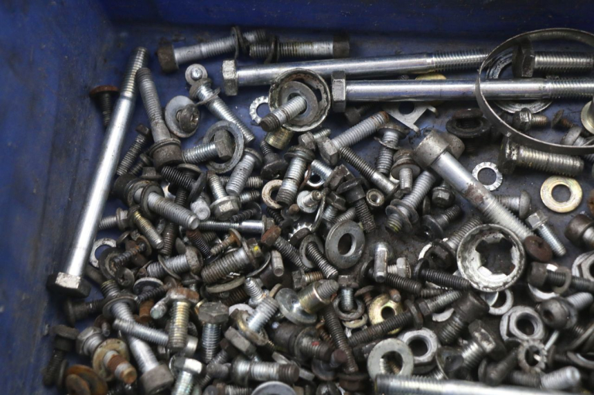 photo de SACO DE PARAFUSOS E FERRAGENS PIAGGIO MP3 125 (2006 - 2014) - Detalhe da peça