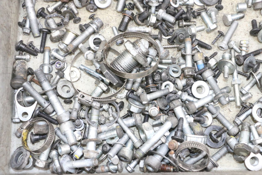 photo de SACO DE PARAFUSOS E FIXADORES PIAGGIO MP3 500 (2016 - 2018) - Outro ângulo de visão