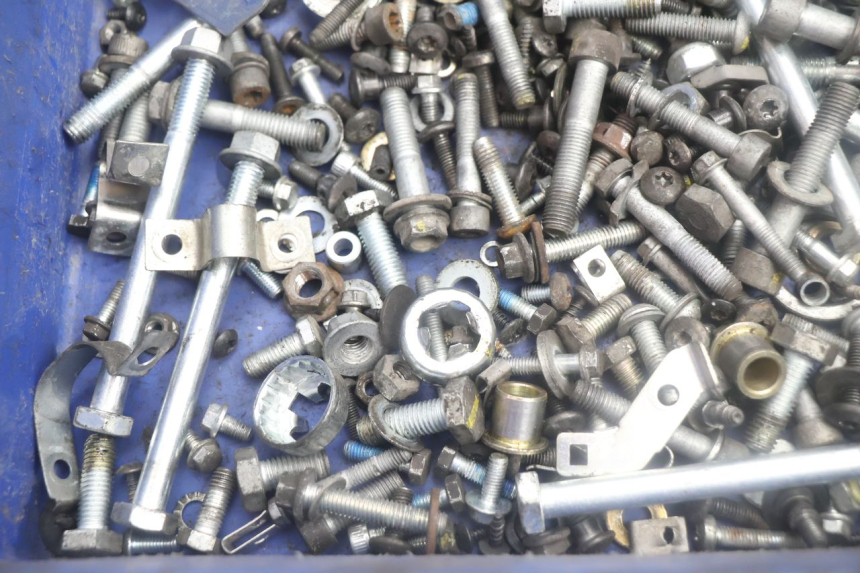 photo de SACO DE PARAFUSOS E FIXADORES PIAGGIO MP3 500 (2016 - 2018) - Outro ângulo de visão