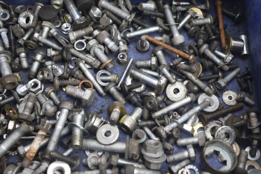 photo de SACO DE PARAFUSOS E FIXADORES PIAGGIO MP3 500 (2011 - 2015) - Zoom do estado de desgaste