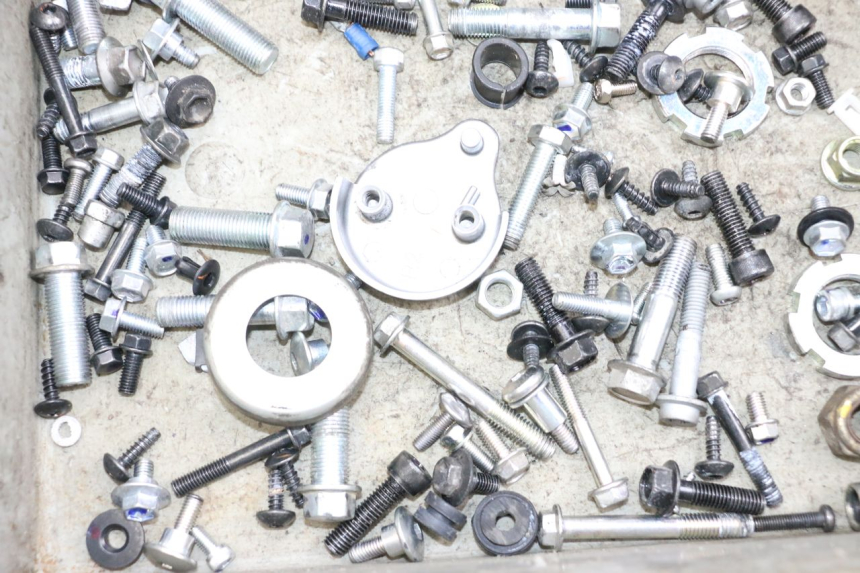photo de SACO DE PARAFUSOS E FERRAGENS YAMAHA NEO'S CORE 1 (2022 - 2026) - Outro ângulo de visão