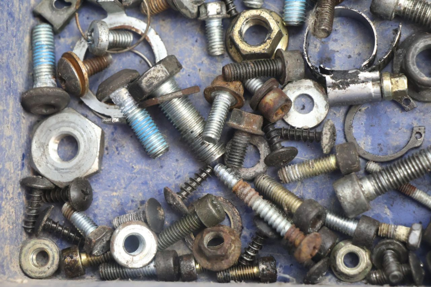 photo de SACO DE PARAFUSOS E FERRAGENS YAMAHA NEO'S NEOS 2T 50 (1998 - 2007) - Outro ângulo de visão
