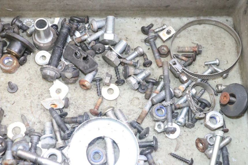 photo de SACO DE PARAFUSOS E FERRAGENS GILERA NEXUS 125 (2009 - 2013) - Outro ângulo de visão
