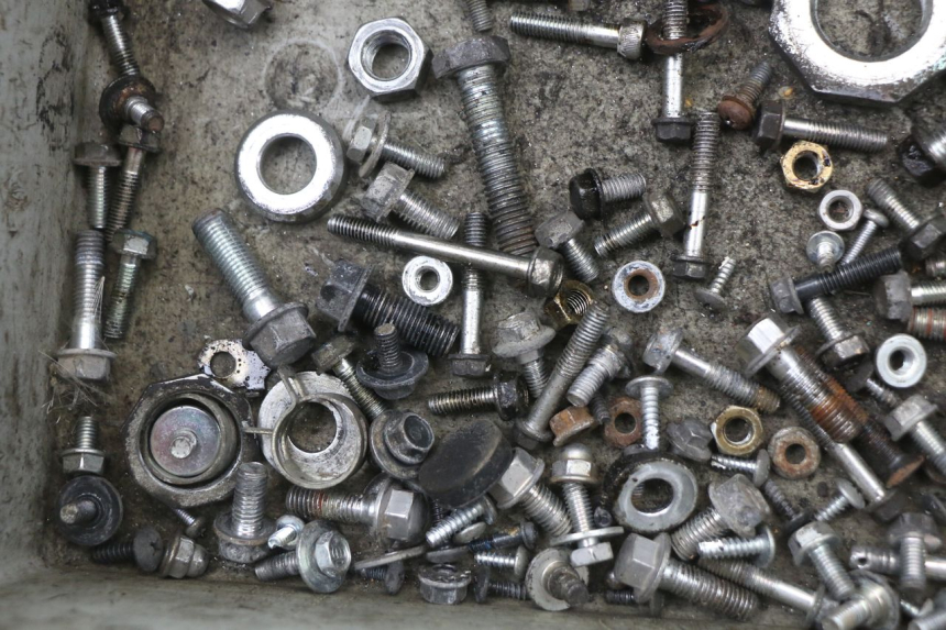 photo de SACO DE PARAFUSOS E FERRAGENS HONDA NHX LEAD 110 (2008 - 2010) - Outro ângulo de visão