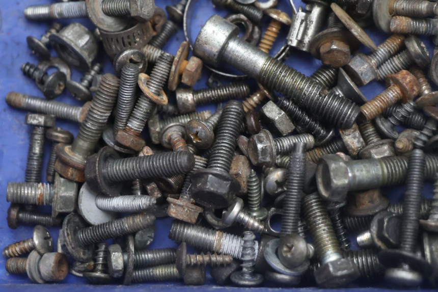 photo de SACO DE PARAFUSOS E FERRAGENS MBK NITRO 50 (2004 - 2008) - Outro ângulo de visão