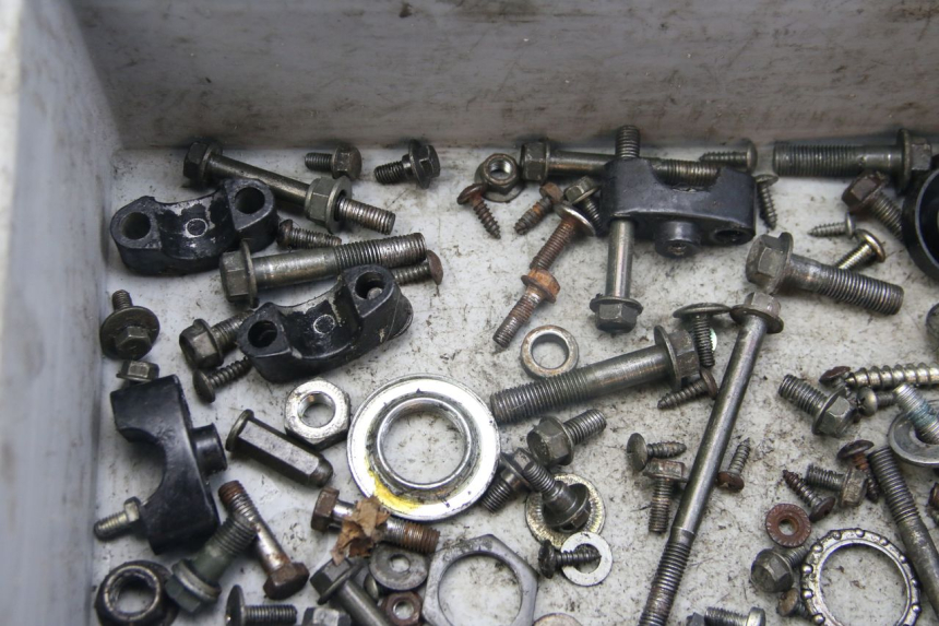 photo de SACO DE PARAFUSOS E FIXADORES SELECT UP OCTALIS 125 (2007 - 2012) - Pontos de fixação