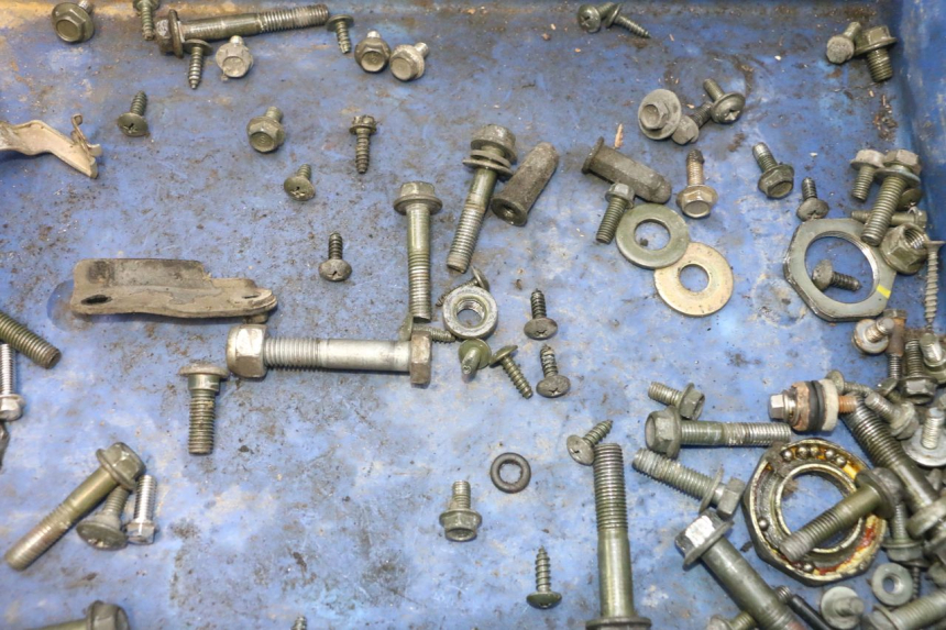 photo de SACO DE PARAFUSOS E FIXADORES SYM ORBIT 2 4T 50 (2008 - 2017) - Detalhe da peça