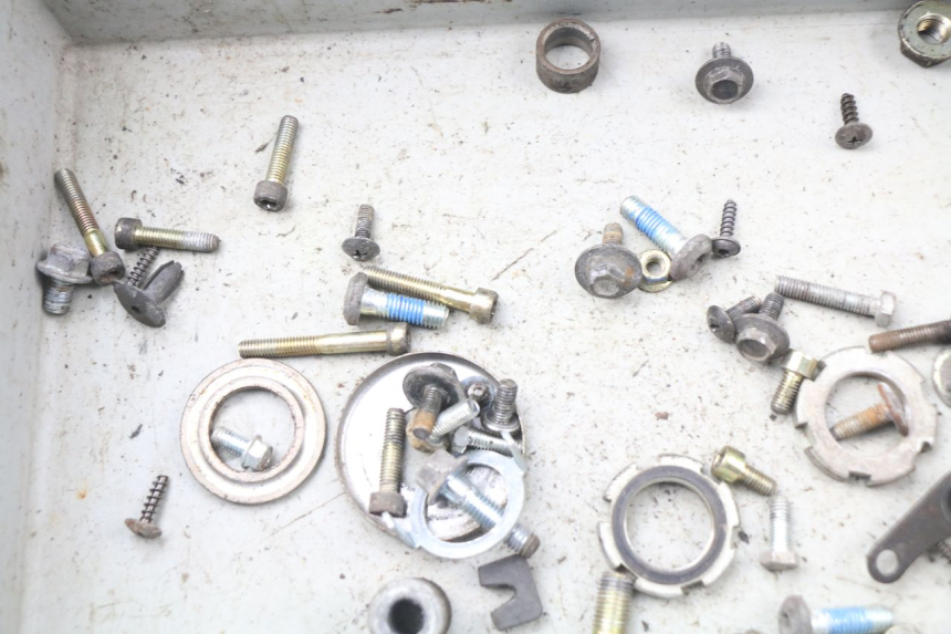 photo de SACO DE PARAFUSOS E FIXADORES MBK OVETTO 50 (1998 - 2007) - Zoom do estado de desgaste