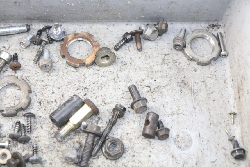 photo de SACO DE PARAFUSOS E FIXADORES MBK OVETTO 50 (1998 - 2007) - Outro ângulo de visão