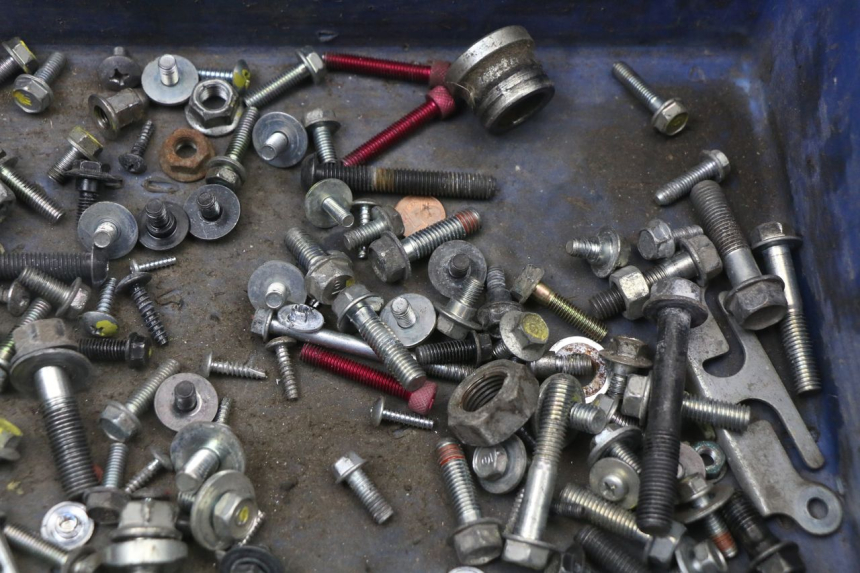 photo de SACO DE PARAFUSOS E FERRAGENS HONDA PCX (JF47) 125 (2012 - 2013) - Zoom do estado de desgaste