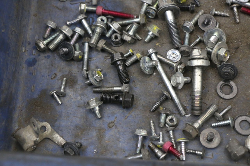 photo de SACO DE PARAFUSOS E FERRAGENS HONDA PCX (JF47) 125 (2012 - 2013) - Outro ângulo de visão