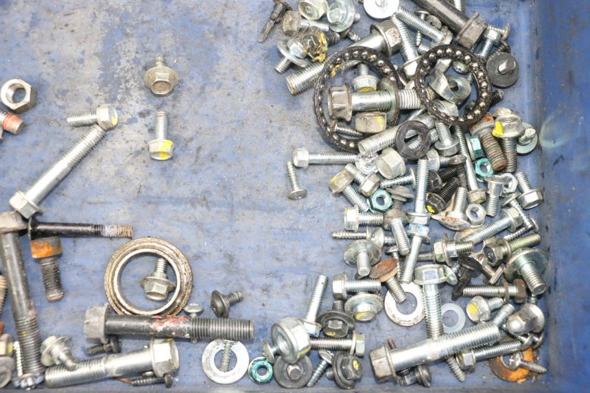 photo de SACO DE PARAFUSOS E FIXADORES HONDA PCX (JF57/JF64) 125 (2014 - 2018) - Zoom do estado de desgaste