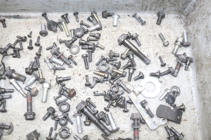photo de SACO DE PARAFUSOS E FERRAGENS PEUGEOT DJANGO 125 (2014 - 2017) - Zoom do estado de desgaste