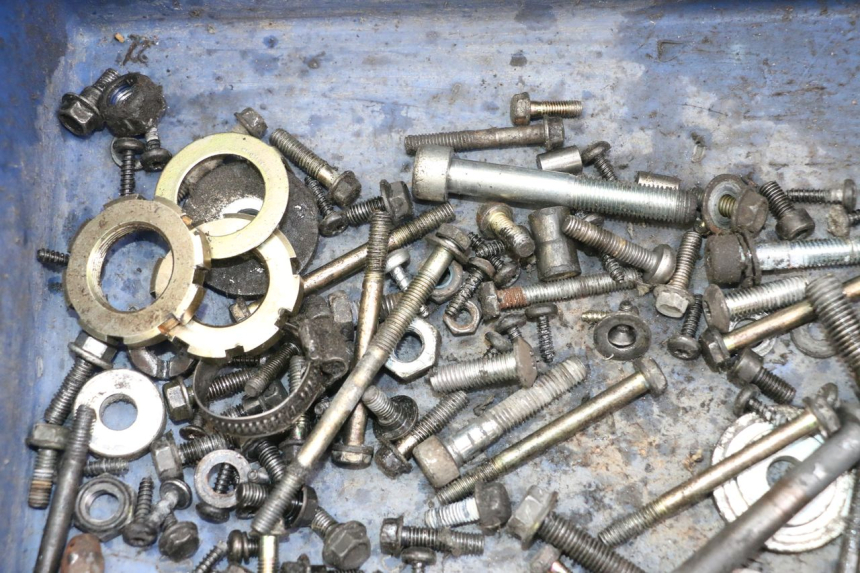 photo de SACO DE PARAFUSOS E FIXADORES PEUGEOT KISBEE 2T 50 (2010 - 2017) - Zoom do estado de desgaste