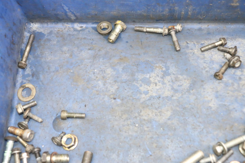 photo de SACO DE PARAFUSOS E FERRAGENS PEUGEOT LUDIX 50 (2005 - 2007) - Outro ângulo de visão