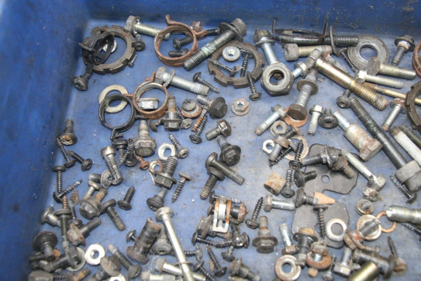 photo de SACO DE PARAFUSOS E FERRAGENS PEUGEOT SATELIS COMPRESSOR K15 125 (2006 - 2009) - Detalhe da peça