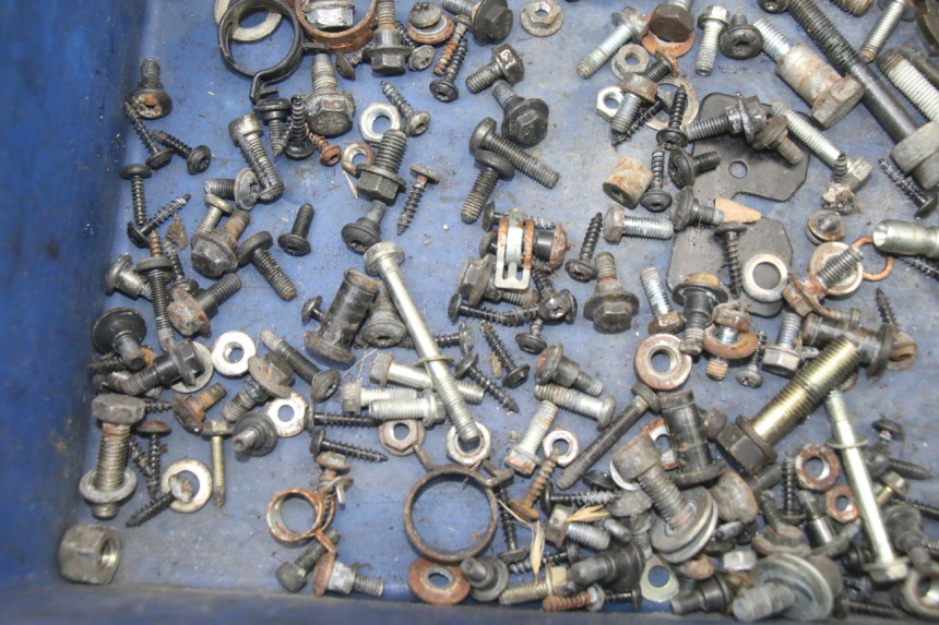 photo de SACO DE PARAFUSOS E FERRAGENS PEUGEOT SATELIS COMPRESSOR K15 125 (2006 - 2009) - Outro ângulo de visão