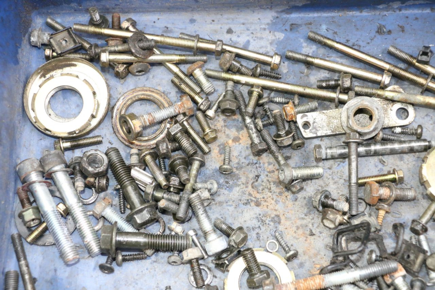 photo de SACO DE PARAFUSOS E FERRAGENS PEUGEOT SPEEDFIGHT 3 LC 2T 50 (2009 - 2015) - Outro ângulo de visão