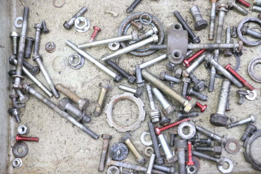 photo de SACO DE PARAFUSOS E FERRAGENS PEUGEOT TKR TREKKER FURIOUS 50 (2005 - 2014) - Zoom do estado de desgaste
