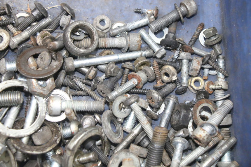 photo de SACO DE PARAFUSOS E FERRAGENS PIAGGIO VESPA GRANTURISMO 125 (2003 - 2007) - Zoom do estado de desgaste