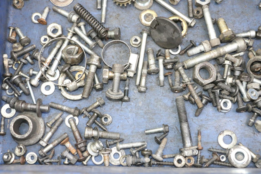 photo de SACO DE PARAFUSOS E FIXADORES PIAGGIO VESPA GRANTURISMO 200 (2004 - 2005) - Zoom do estado de desgaste
