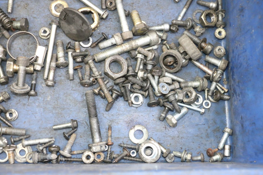 photo de SACO DE PARAFUSOS E FIXADORES PIAGGIO VESPA GRANTURISMO 200 (2004 - 2005) - Outro ângulo de visão