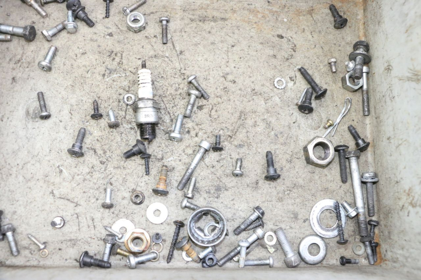 photo de SACO DE PARAFUSOS E FERRAGENS PIAGGIO ZIP 2T 50 (2009 - 2019) - Detalhe da peça