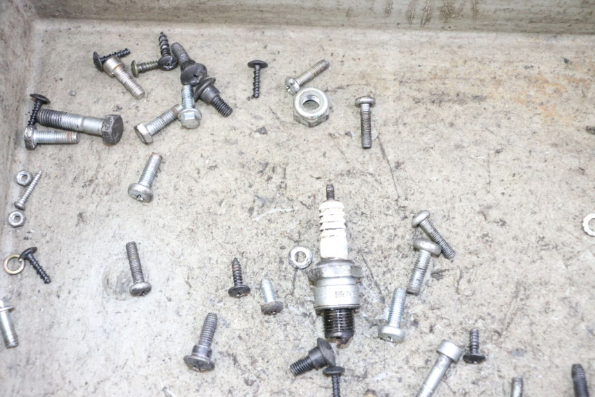 photo de SACO DE PARAFUSOS E FERRAGENS PIAGGIO ZIP 2T 50 (2009 - 2019) - Zoom do estado de desgaste