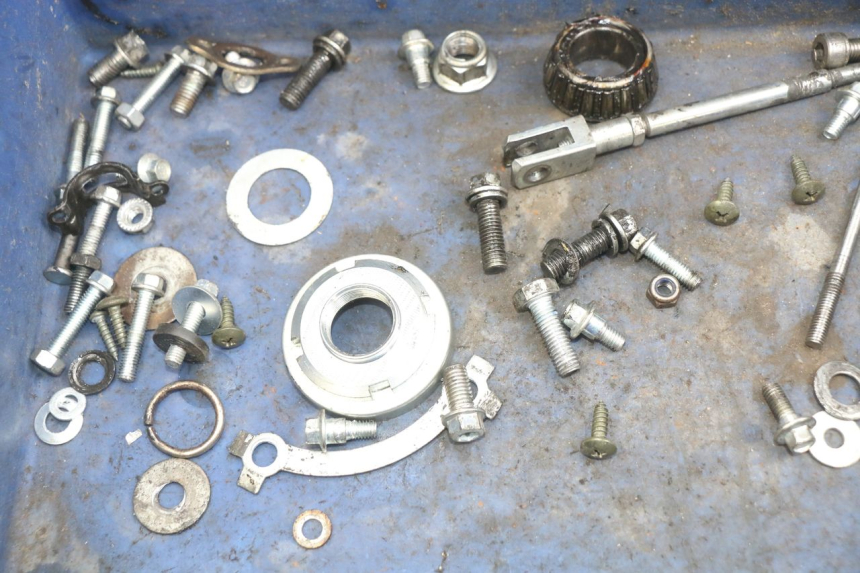 photo de SACO DE PARAFUSOS E FIXADORES YCF R-START 125 - Outro ângulo de visão