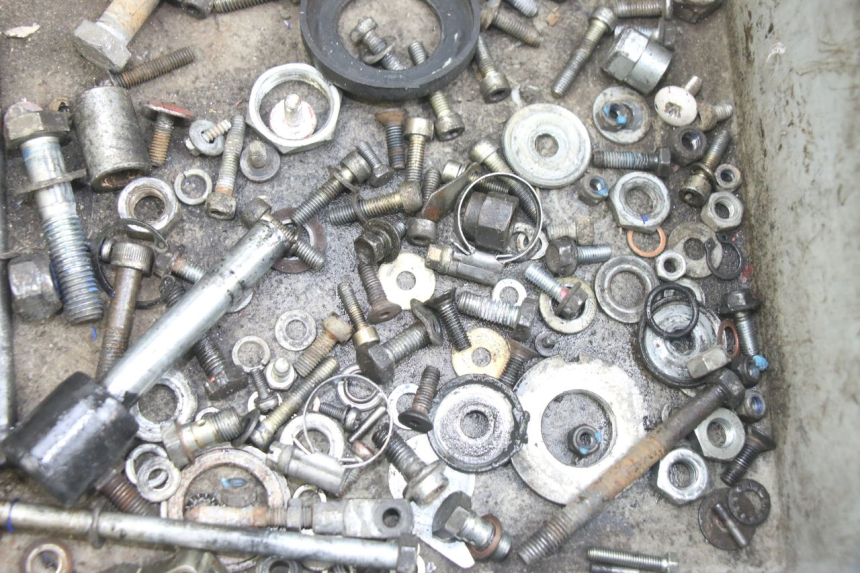 photo de SACO DE PARAFUSOS E FERRAGENS GILERA RK 50 (1996 - 1999) - Zoom do estado de desgaste