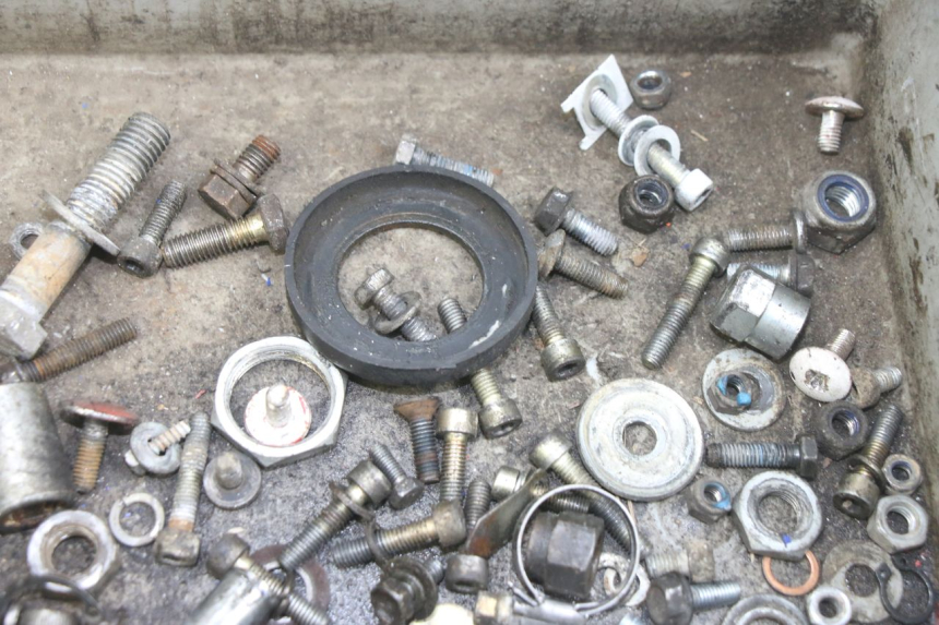 photo de SACO DE PARAFUSOS E FERRAGENS GILERA RK 50 (1996 - 1999) - Outro ângulo de visão