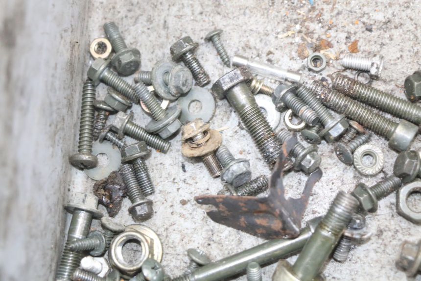 photo de SACO DE PARAFUSOS E FERRAGENS TNT MOTOR ROMA 10' 2T 50 (2011 - 2018) - Detalhe da peça