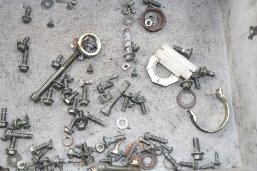 photo de SACO DE PARAFUSOS E FERRAGENS TNT MOTOR ROMA 12' 2T 50 (2007 - 2018) - Detalhe da peça