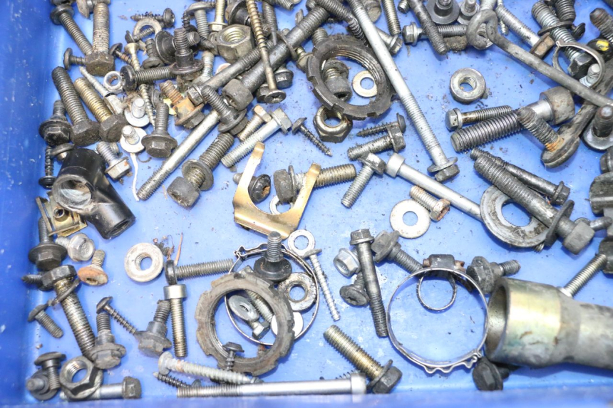 photo de SACO DE PARAFUSOS E FERRAGENS PEUGEOT SATELIS COMPRESSOR K15 125 (2006 - 2009) - Outro ângulo de visão