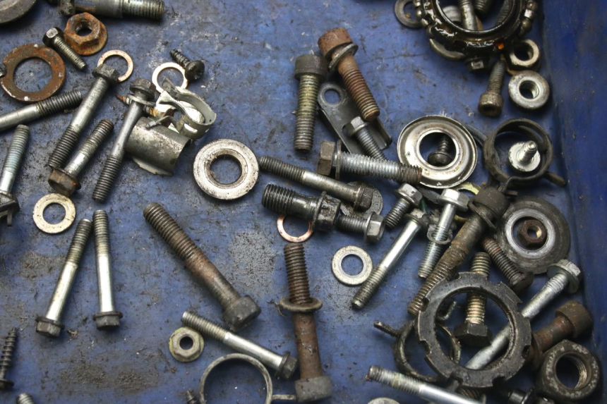 photo de SACO DE PARAFUSOS E FERRAGENS PEUGEOT SATELIS 125 (2010 - 2012) - Zoom do estado de desgaste