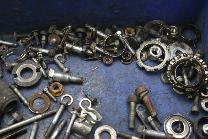 photo de SACO DE PARAFUSOS E FERRAGENS PEUGEOT SATELIS 125 (2010 - 2012) - Outro ângulo de visão