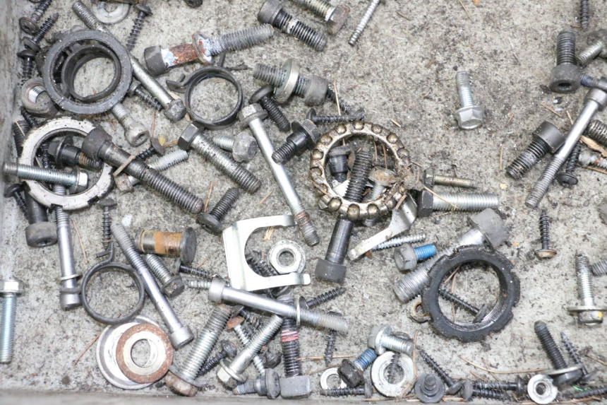 photo de SACO DE PARAFUSOS E FERRAGENS PEUGEOT SATELIS 125 (2013 - 2018) - Zoom do estado de desgaste