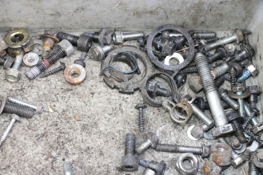 photo de SACO DE PARAFUSOS E FERRAGENS PEUGEOT SATELIS 125 (2013 - 2018) - Ampliação técnica