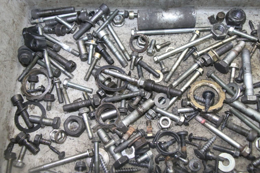 photo de SACO DE PARAFUSOS E FERRAGENS PEUGEOT SATELIS 125 (2013 - 2018) - Detalhe da peça
