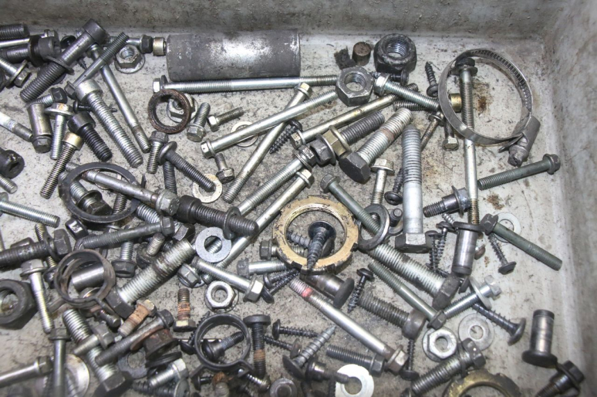 photo de SACO DE PARAFUSOS E FERRAGENS PEUGEOT SATELIS 125 (2013 - 2018) - Zoom do estado de desgaste