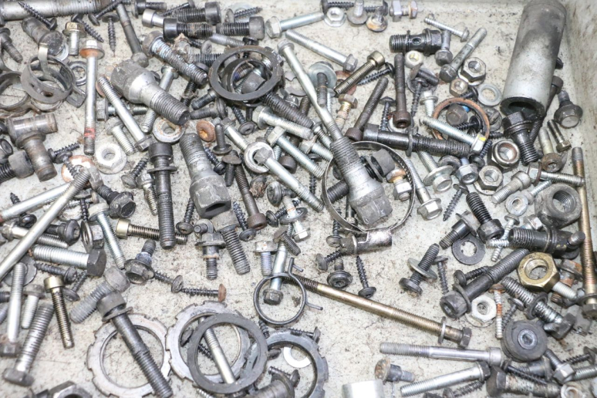 photo de SACO DE PARAFUSOS E FERRAGENS PEUGEOT SATELIS 125 (2013 - 2018) - Detalhe da peça