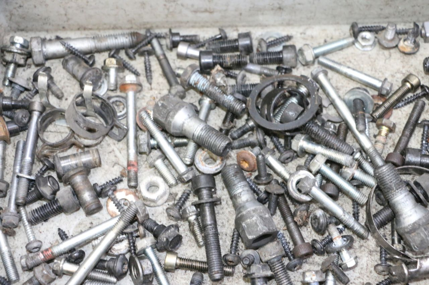 photo de SACO DE PARAFUSOS E FERRAGENS PEUGEOT SATELIS 125 (2013 - 2018) - Zoom do estado de desgaste