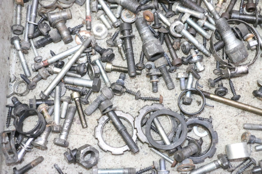 photo de SACO DE PARAFUSOS E FERRAGENS PEUGEOT SATELIS 125 (2013 - 2018) - Outro ângulo de visão