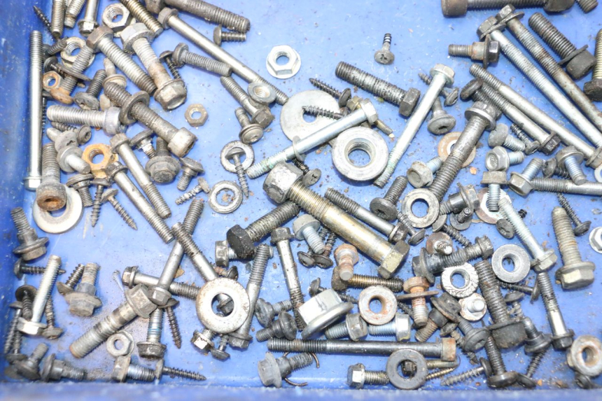 photo de SACO DE PARAFUSOS E FERRAGENS PEUGEOT SATELIS 125 (2006 - 2009) - Outro ângulo de visão