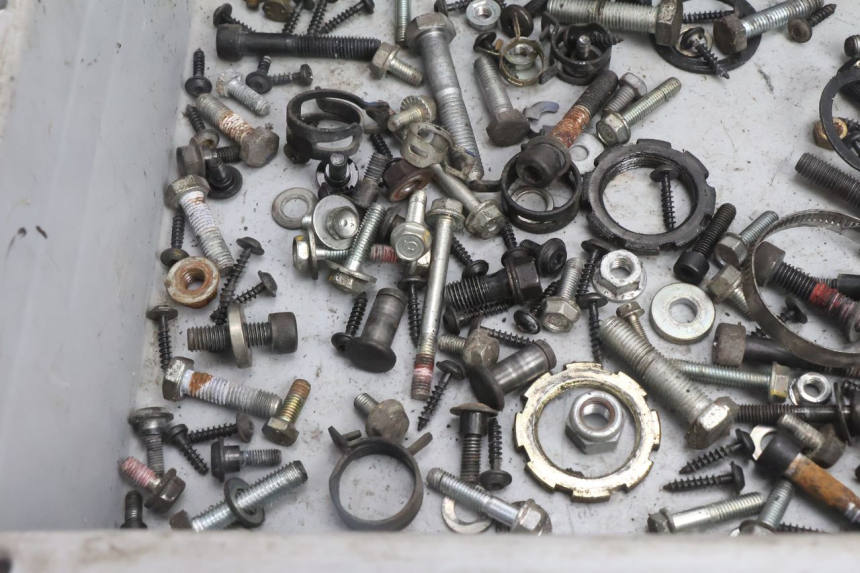 photo de SACO DE PARAFUSOS E FERRAGENS PEUGEOT SATELIS 125 (2013 - 2018) - Detalhe da peça
