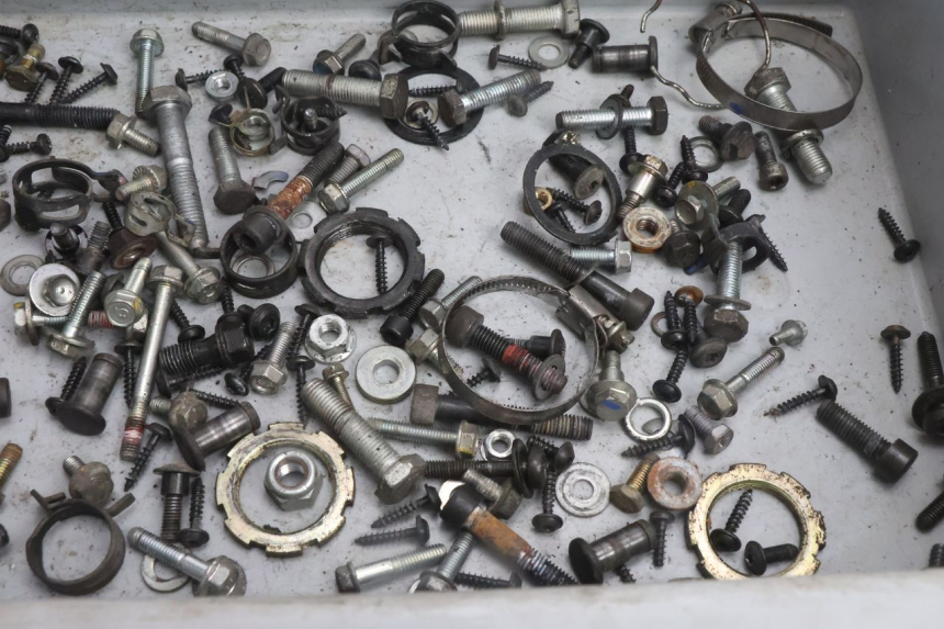 photo de SACO DE PARAFUSOS E FERRAGENS PEUGEOT SATELIS 125 (2013 - 2018) - Ampliação técnica