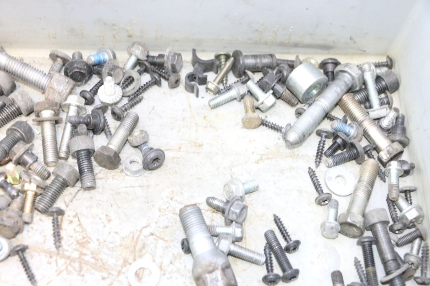 photo de SACO DE PARAFUSOS E FERRAGENS PEUGEOT SATELIS 125 (2013 - 2018) - Pontos de fixação