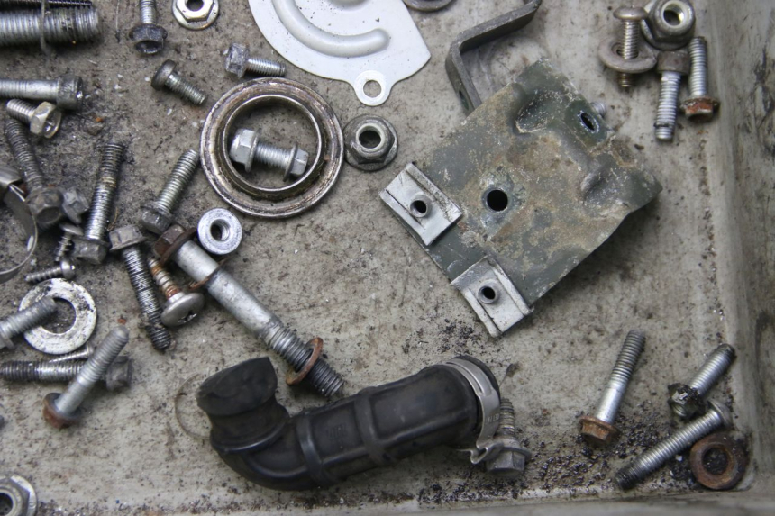 photo de SACO DE PARAFUSOS E FERRAGENS APRILIA SCARABEO 4T 50 (2009 - 2017) - Zoom do estado de desgaste