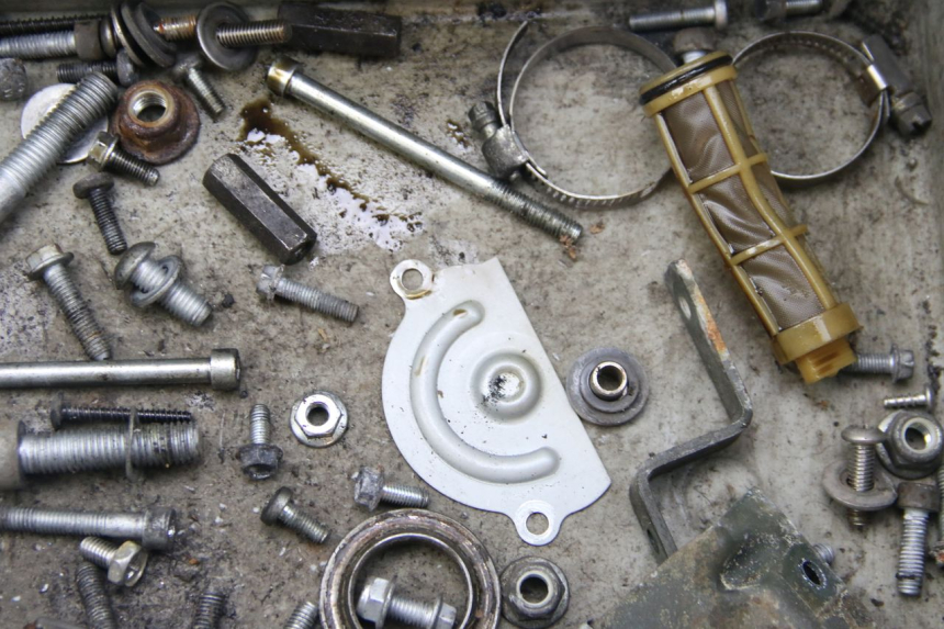 photo de SACO DE PARAFUSOS E FERRAGENS APRILIA SCARABEO 4T 50 (2009 - 2017) - Outro ângulo de visão